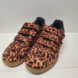 NWOT CUSHIONAIRE Bastion Leopard Print Casual Hook and Loop Closure